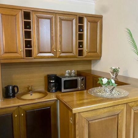 Nikos Apartment Спата Екстер'єр фото
