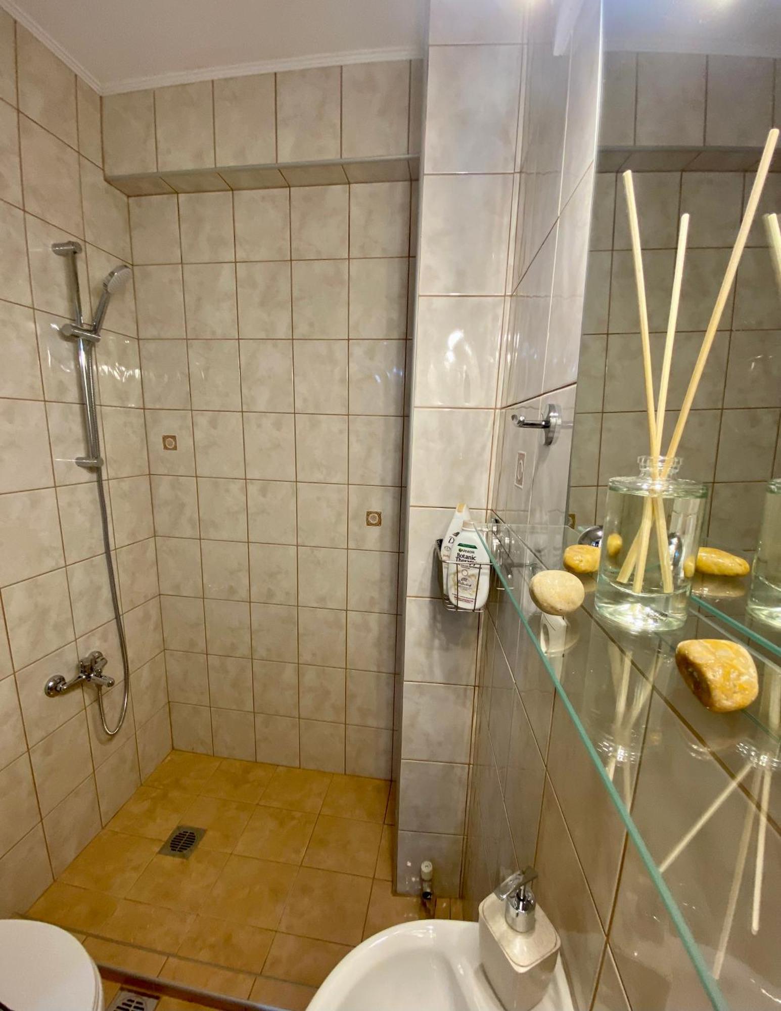 Nikos Apartment Спата Екстер'єр фото
