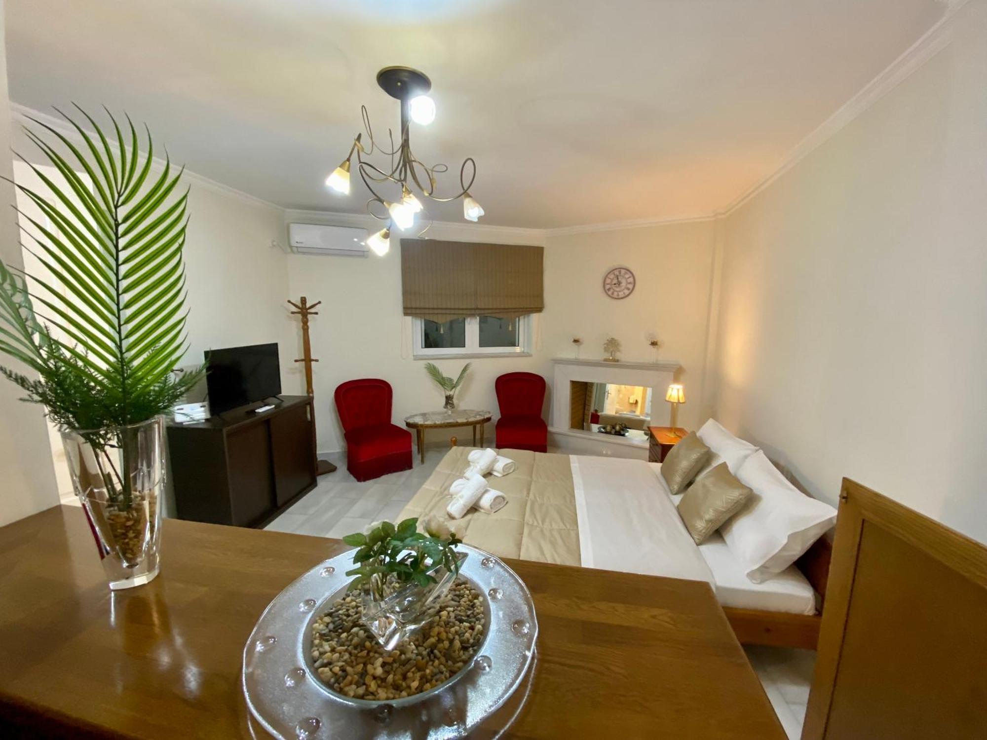 Nikos Apartment Спата Екстер'єр фото