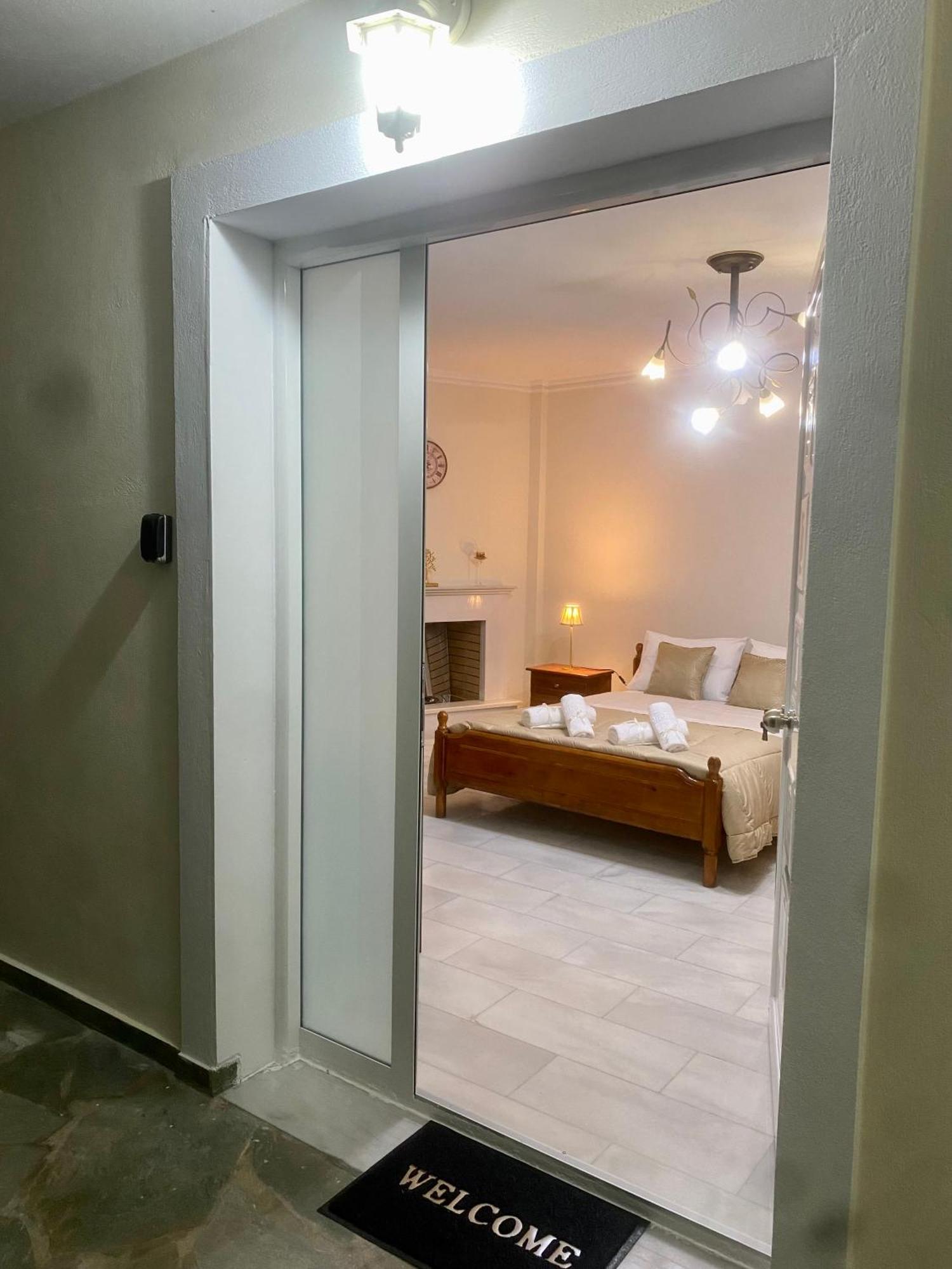 Nikos Apartment Спата Екстер'єр фото